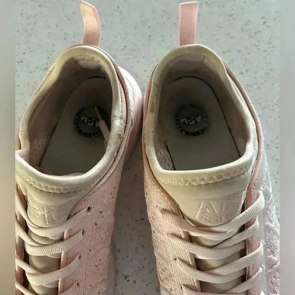 Women’s APL Techloom Phantom blush colored tennis shoe size 10 - Picture 4 of 7